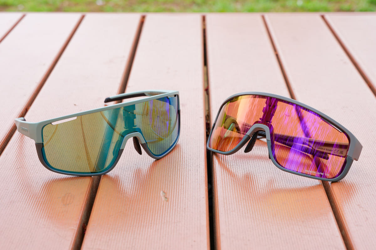 「PULSAR セージグリーン／RIDESCAPE ALL ROAD」(左)と「PULSAR フロストグレー／RIDESCAPE TRAIL」(右)