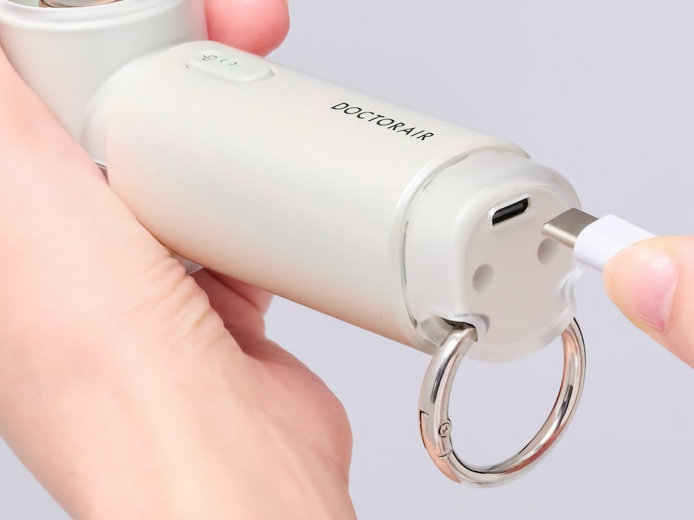 電源はUSB Type-Cからの充電式