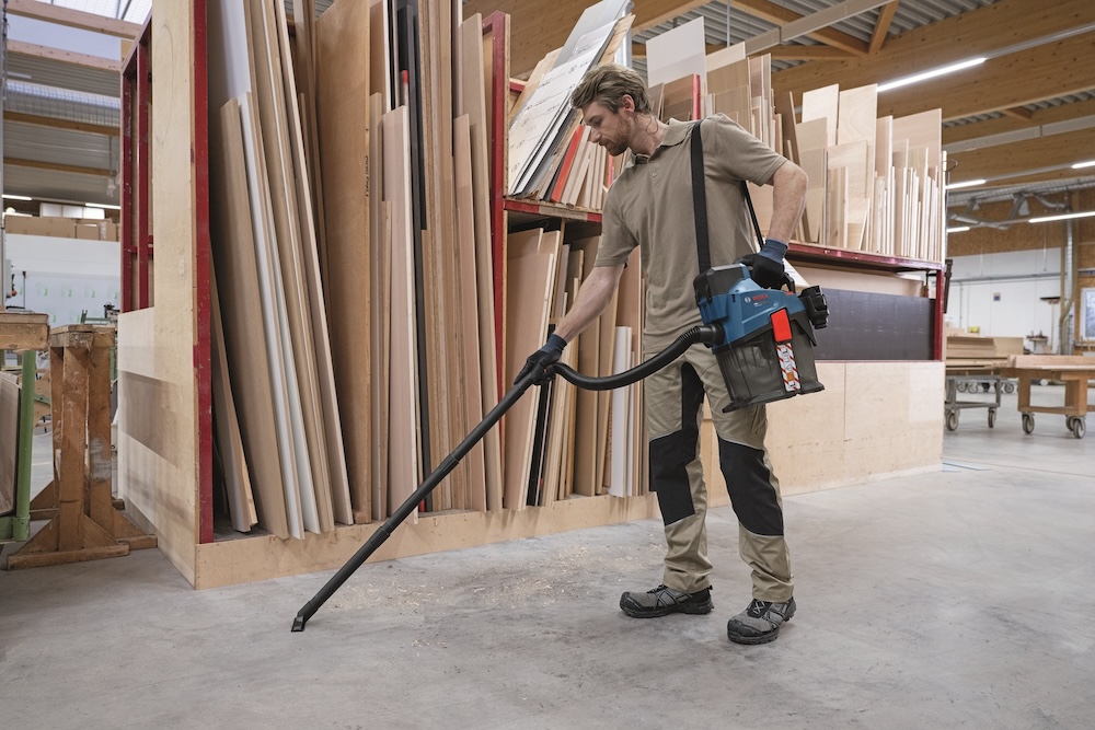 4.3kgと軽量なボディを採用し、持ち運びやすい