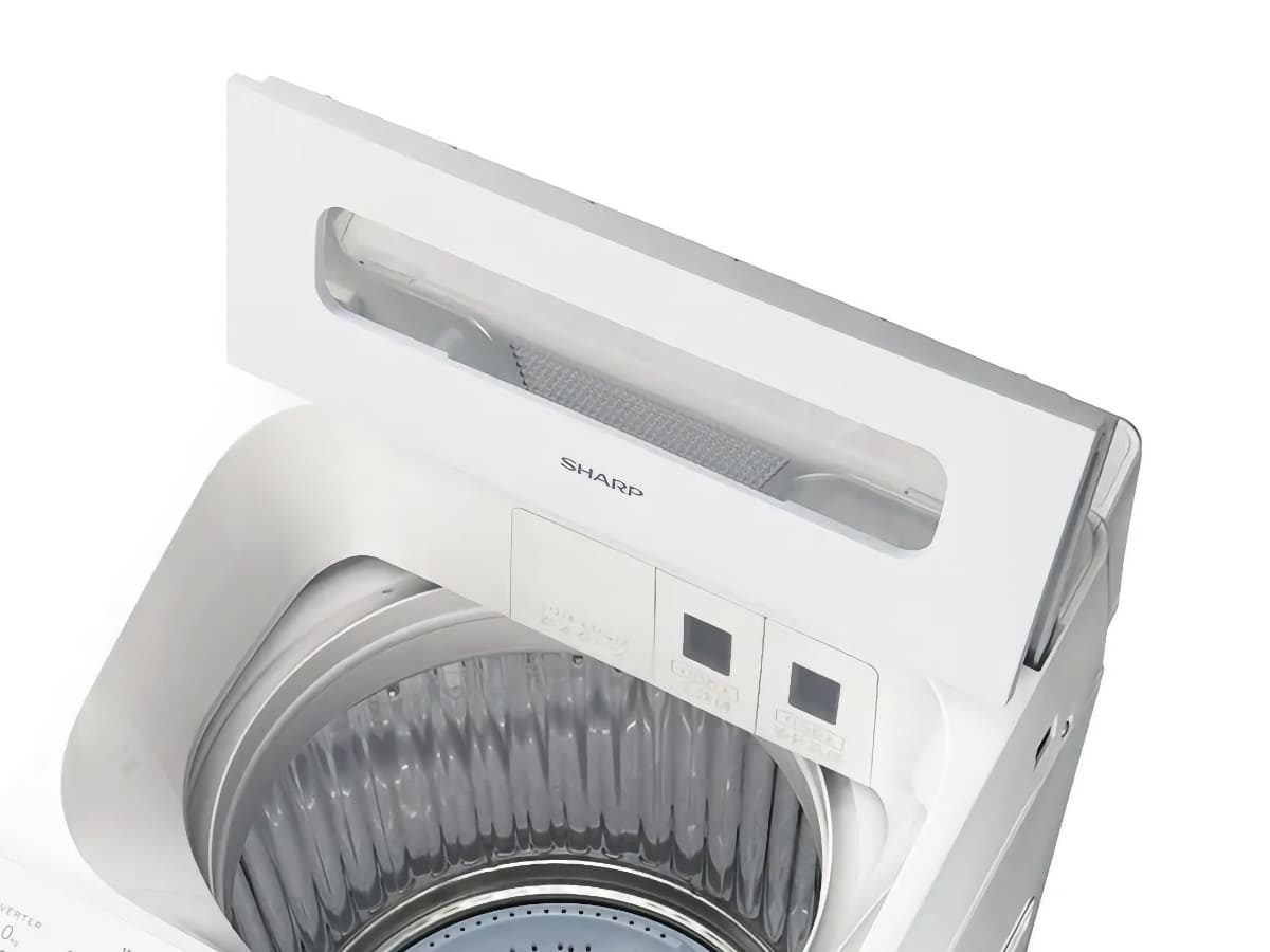 フタを折り畳んで開けた時の高さを、従来機よりも低く抑えている