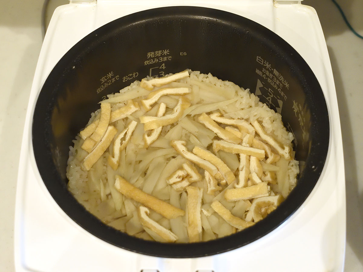 炊き上がったら混ぜ合わせます