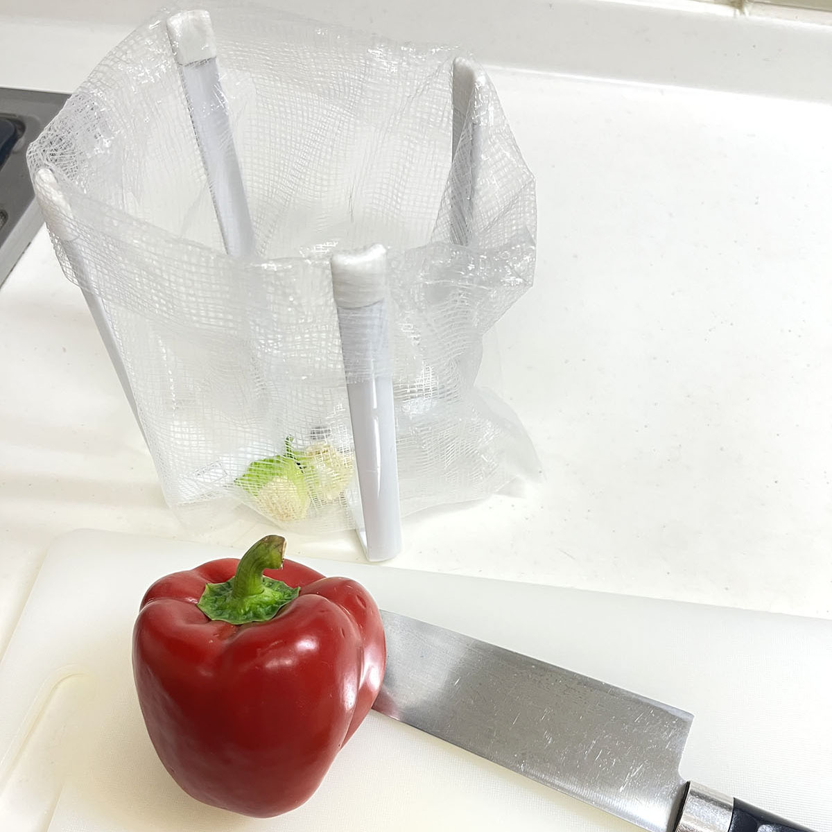 ヌメリやニオイの原因になる三角コーナーの代わりになる生ゴミ対策をご紹介します