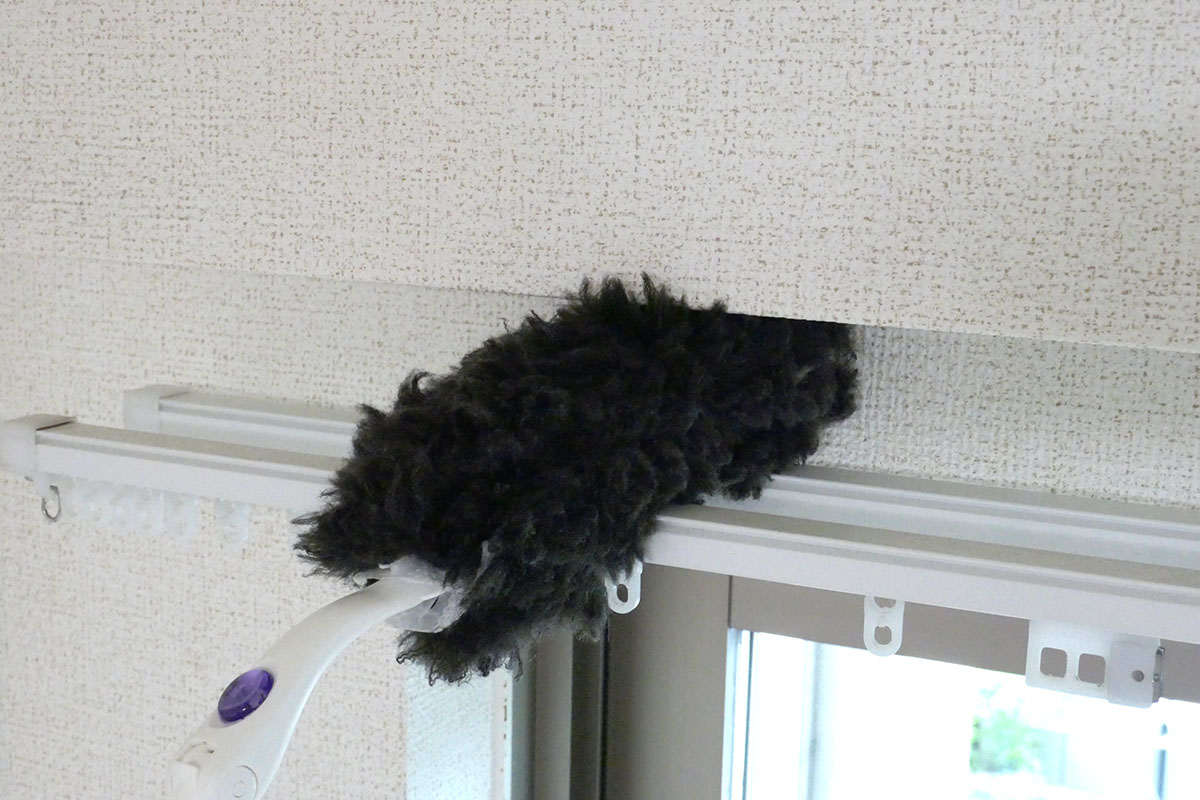 カーテンレールのホコリ取りも忘れずに