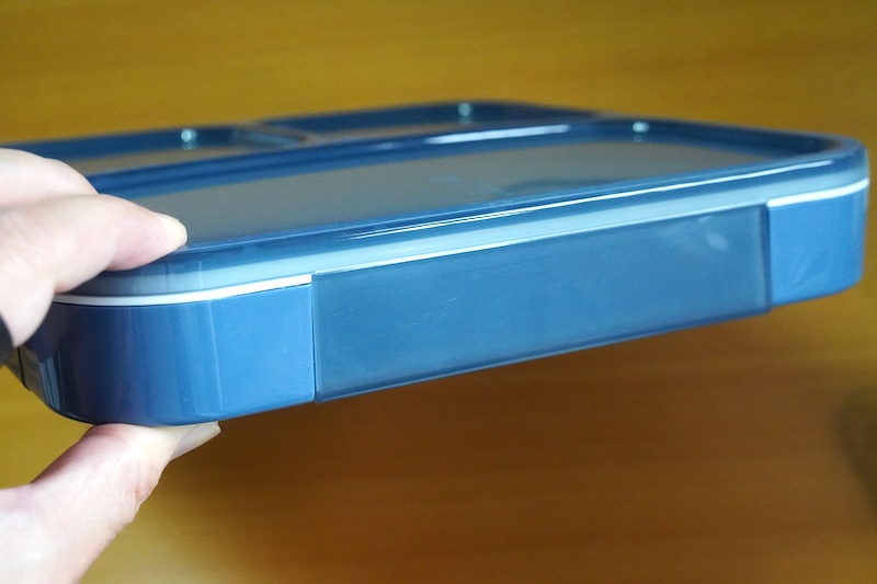 厚みは3.5cm。蓋を外せばレンジで加熱も可能