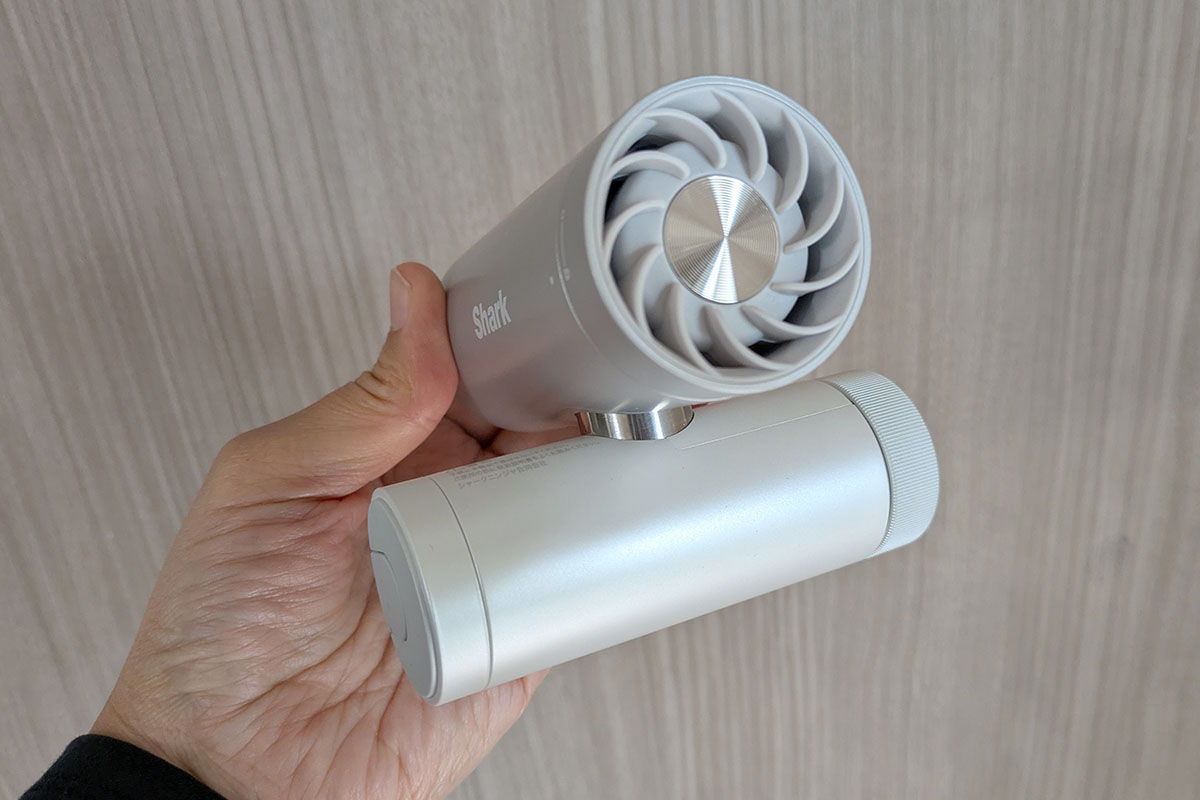 シャークのコードレスハンディ扇風機「ChillPill」