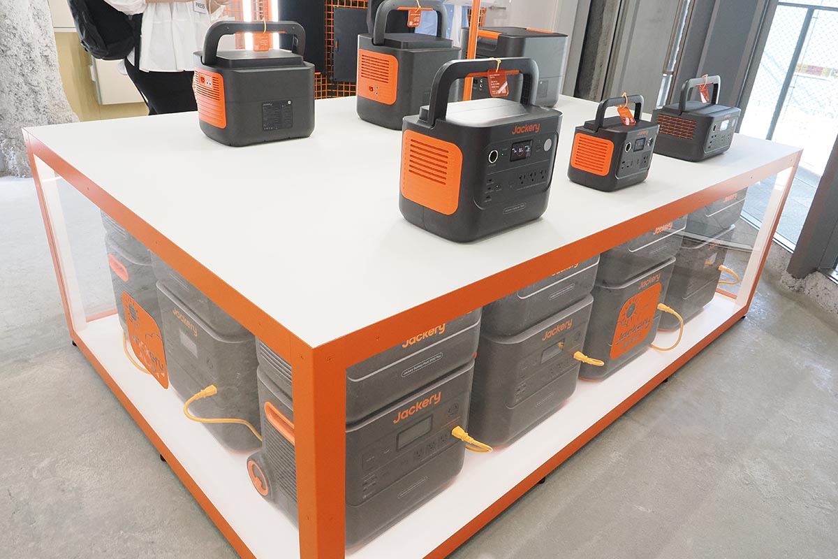 Jackeryのポータブル電源やソーラーパネルが展示