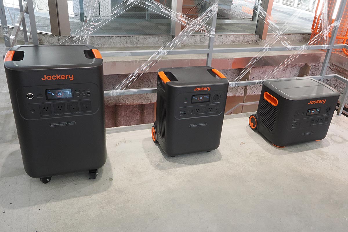 Jackeryのポータブル電源やソーラーパネルが展示
