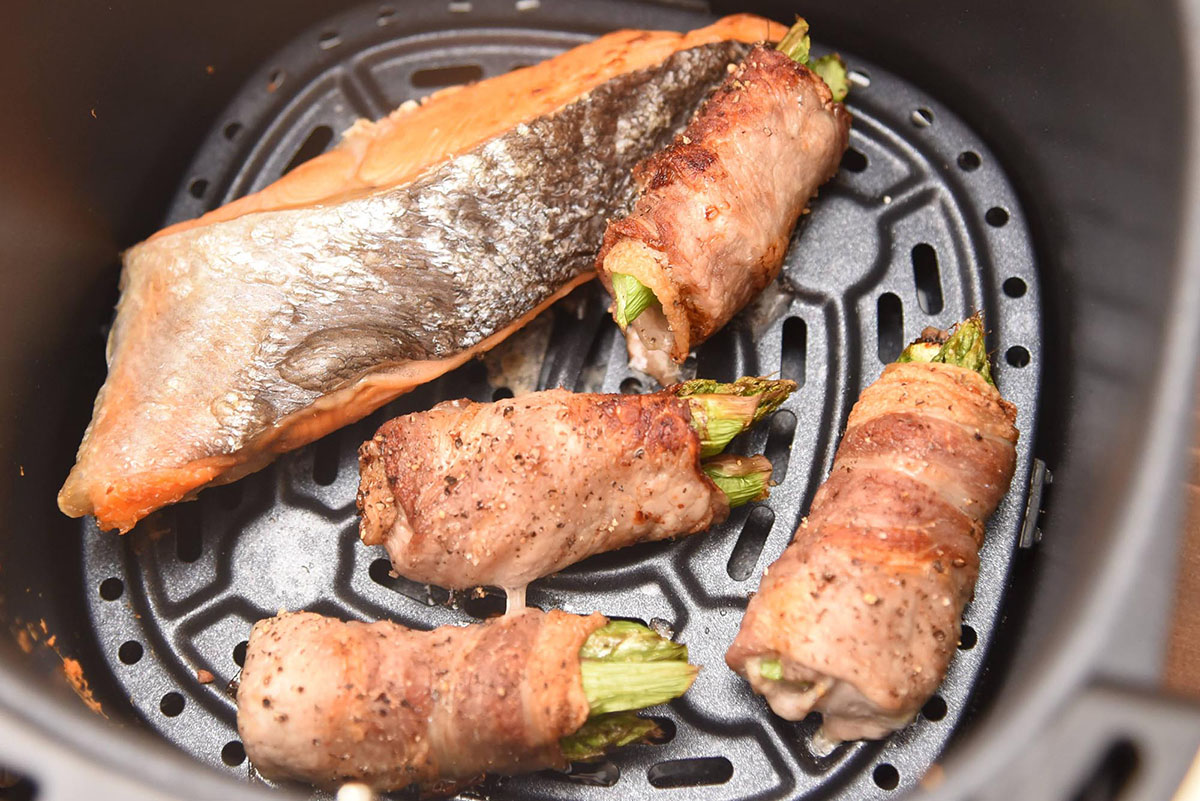 180℃で13分加熱したところ、魚も肉もちょうどいい焼き加減だった