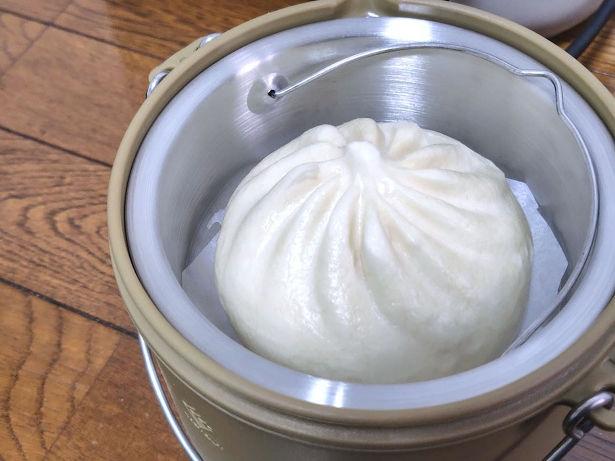 蒸し皿に調理するものを入れてセット