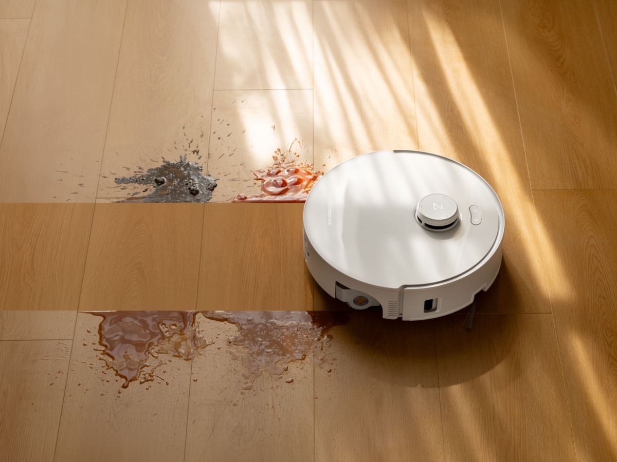 ローラーモップでベタつき汚れを力強くこすり落とす