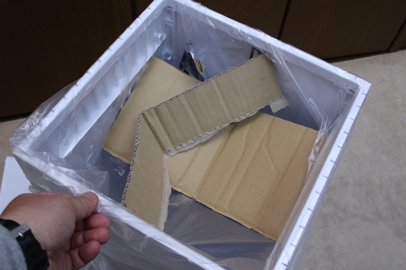 ZitAは内側に突起があるので、こちらもゴミ袋を取り出すときにゴミが引っ掛かることがある