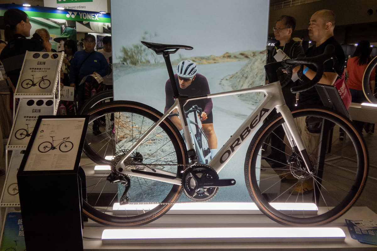 スペイン最大の自転車メーカーのORBEA(オルベア)は、e-bike大賞 2024のロードバイク部門を獲得した「GAIN(ゲイン)」シリーズを展示