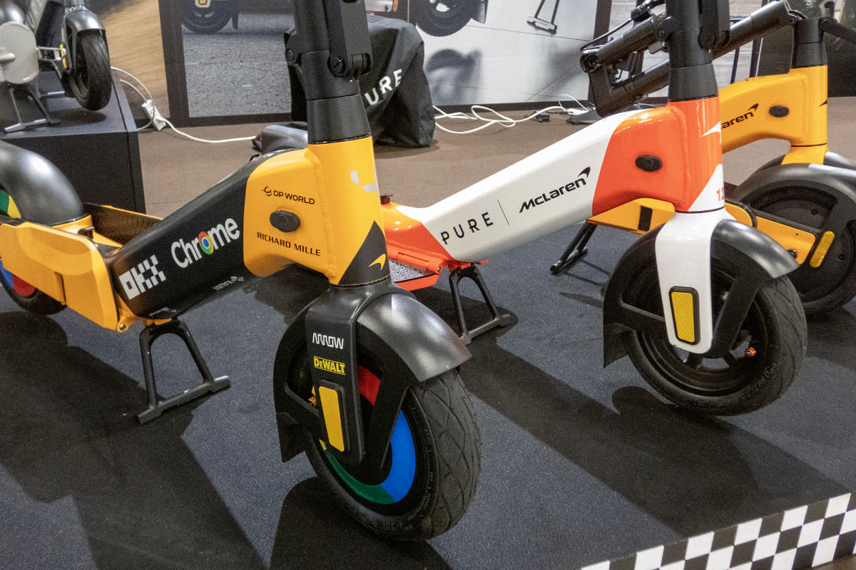 見おぼえのあるブランドとのコラボモデルも