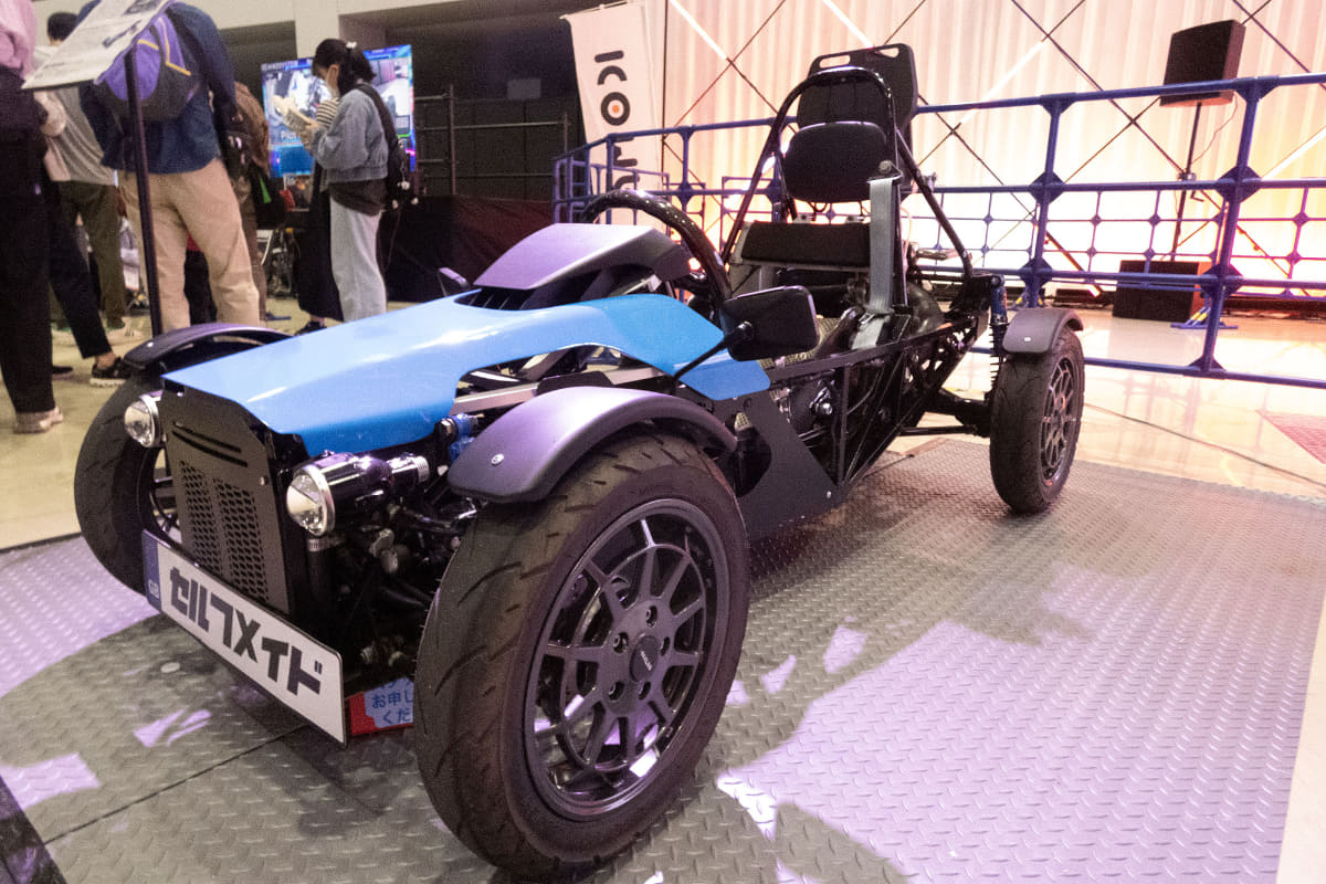 公道走行が可能な超小型自動車の規格であるミニカーに区分されるスポーツカー