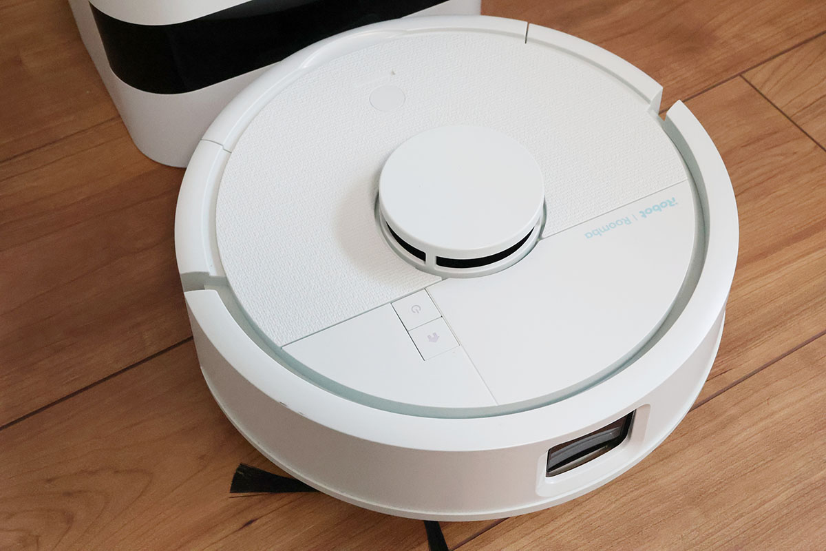 本体ボタンでの操作にも対応しているため、Wi‑Fi環境がなくてもワンタッチで掃除のスタートが可能。スマートスピーカーとの連携にも対応しています