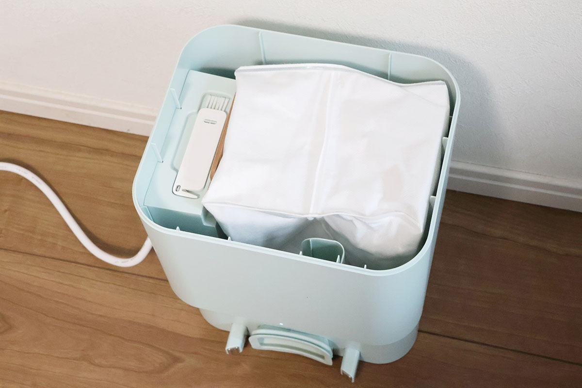 「4849916 交換用紙パック(3枚)」は直販価格が2,200円。ランニングコストはかかりますが、一人暮らしの家事負担を減らすための投資としては、そこまで負担が大きい金額ではない印象