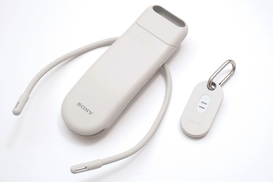 アダプティブ・ホールドデザインを採用するネックバンドとREON POCKET TAG 2が付属します