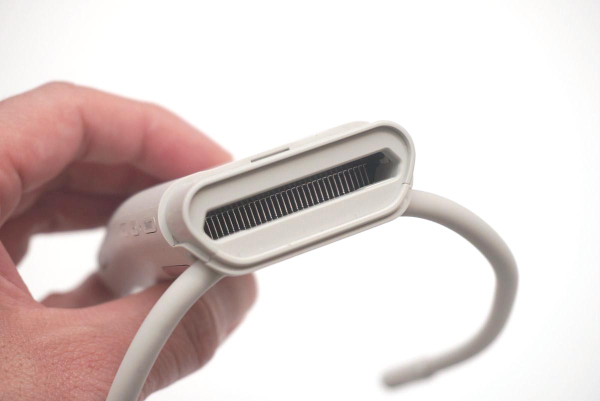 本体のトップに排気用のダクトを配置