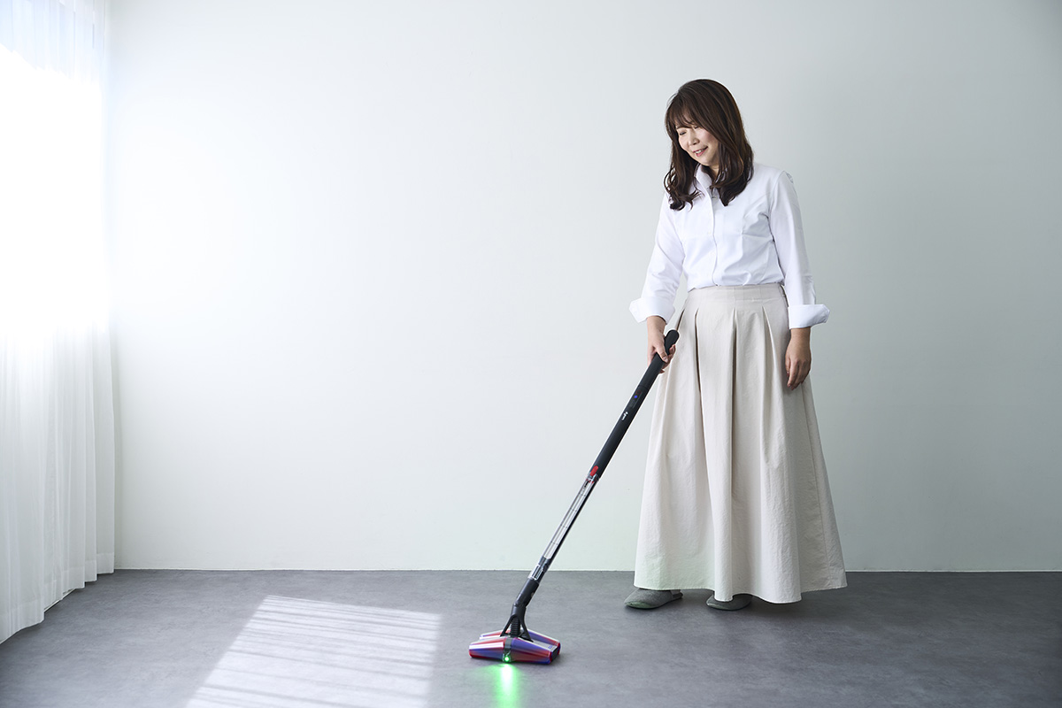 スリムな本体ながら、パワフルなモーターと新構造により、ダイソンらしい高い吸引力