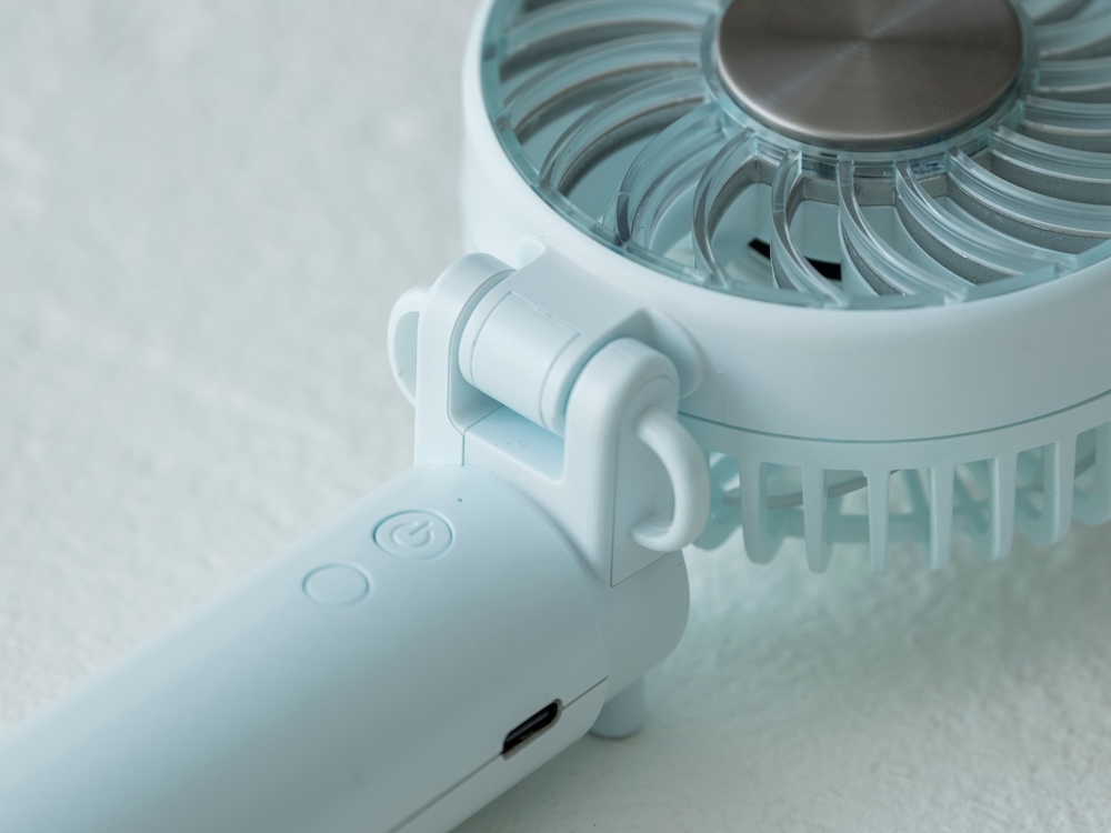 本体にストラップ用のリングを備えている