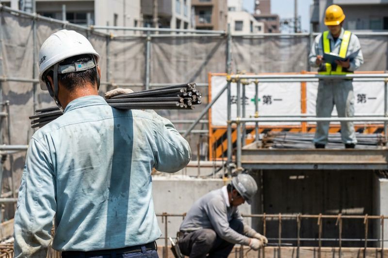 工事現場、スポーツ指導、イベント運営など様々な現場・活動での使用を想定している