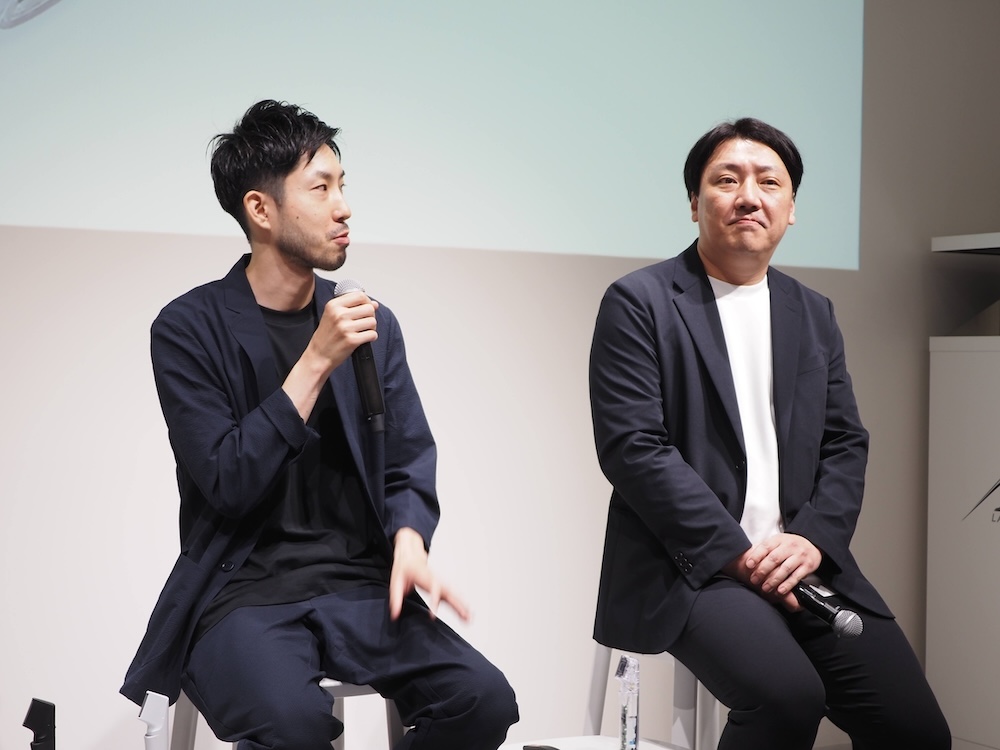 同社デザインセンター スモールアプライアンス2部 パーソナルデザイン課の高橋岳人さん(左)と、同じくパーソナル商品部 理容商品設計課の橋哲英さん