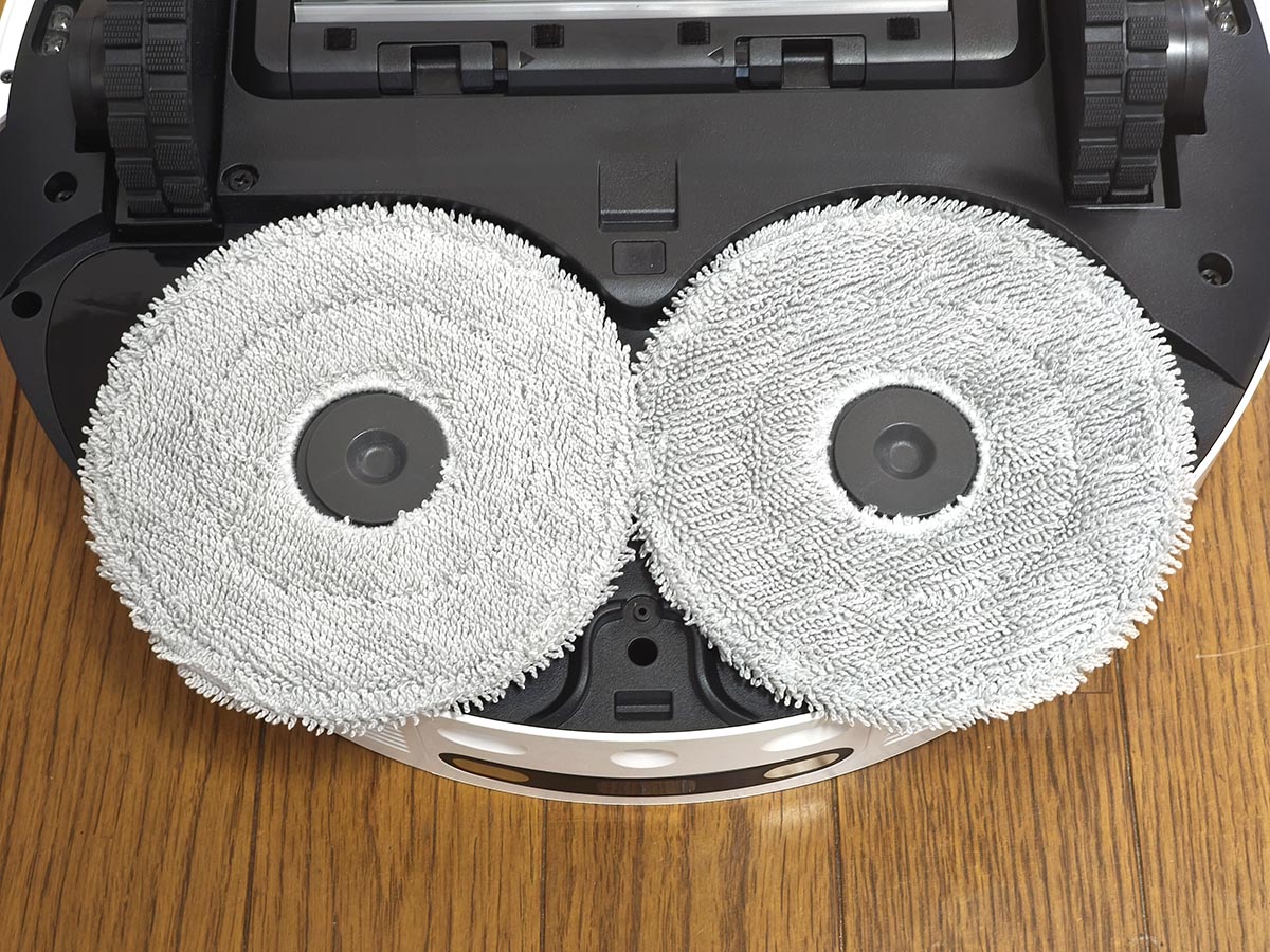 2つの高速回転モップが汚れを加圧しながら除去する「DuoScrub水拭きシステム」を採用しています