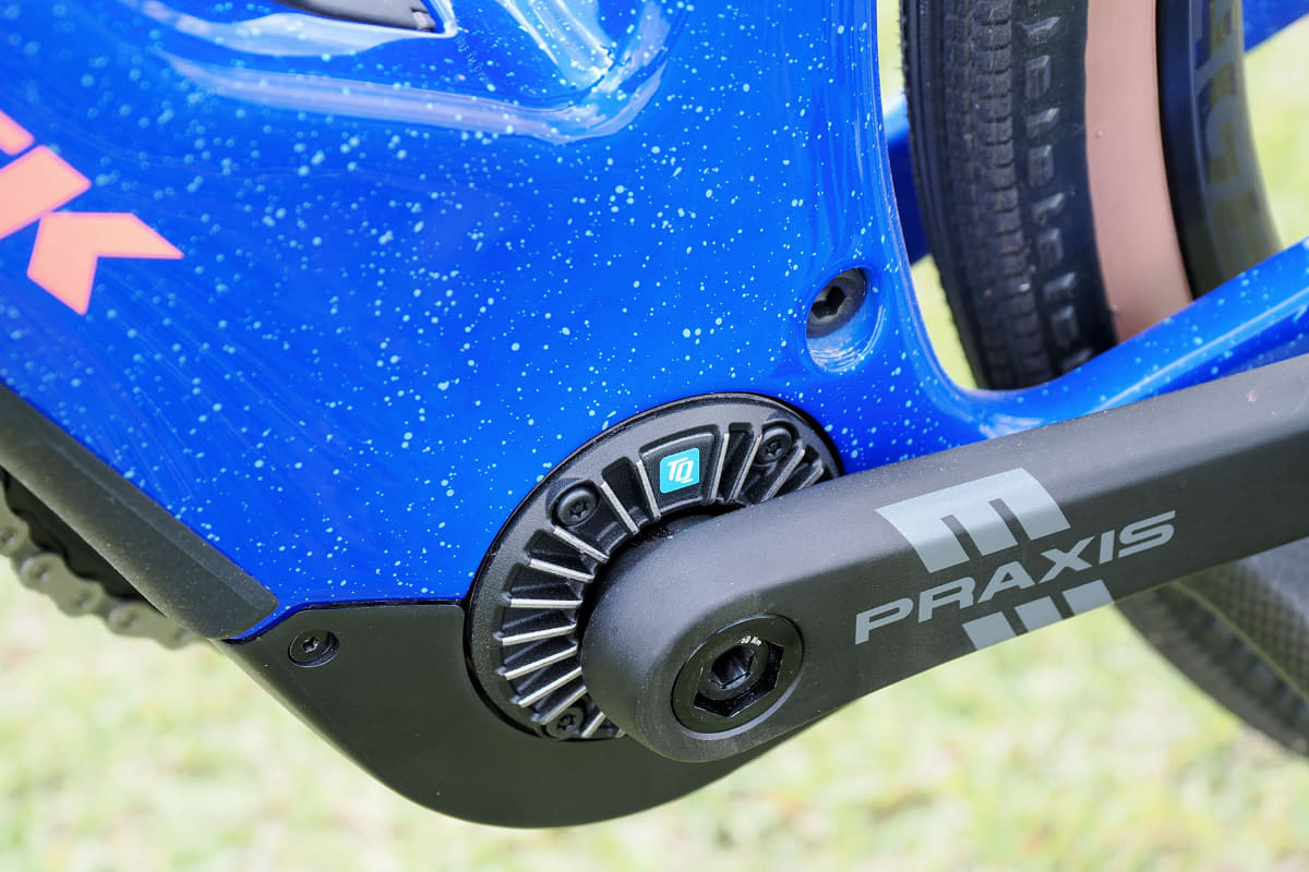 ドライブユニットはドイツTQ社製最新ユニット(TQ-HPR60モーター/最大60Nm/連続最大250W/最大350W出力)。コンパクトで非常に静かに動作するモーターです