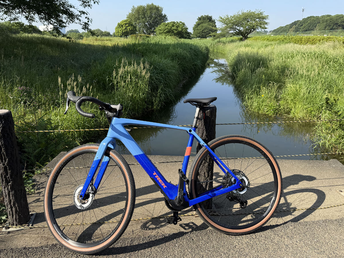 自宅から約10km先にある「安比奈親水公園」。試走中の写真を撮らなくちゃと思いつつ、乗り心地の良さと走りの軽快さに「ついつい走り続けて」しまいました