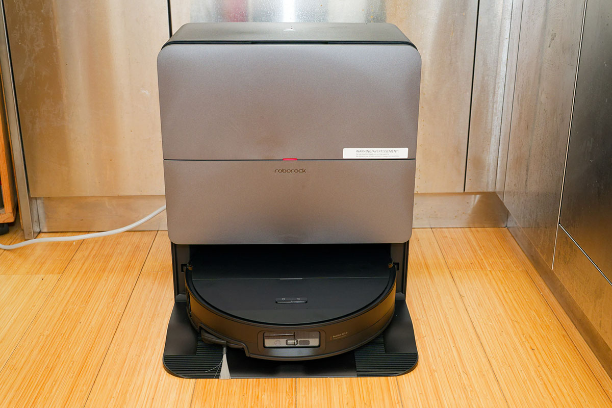 Roborockの最新フラッグシップモデル「Saros 20 Sonic」で裸足で歩いても気持ちいいフローリングに