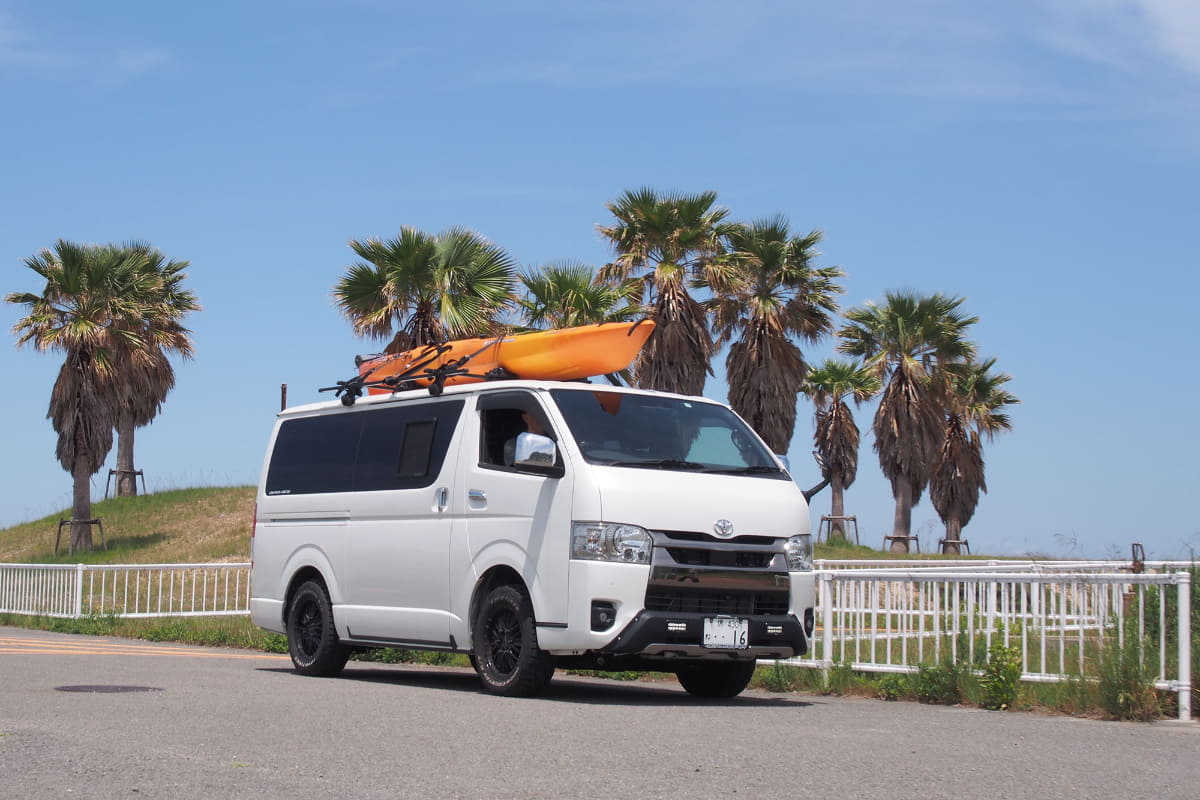 愛車のハイエース。前編では、この車内に搭載したエコフロー電源システムを紹介した