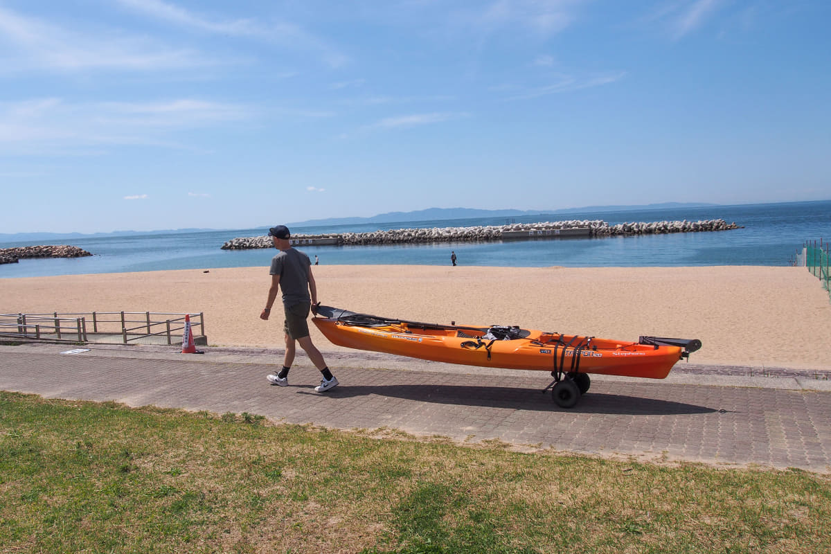 サイズが大きいですが、浅野さんは慣れた手つきで運んでいました