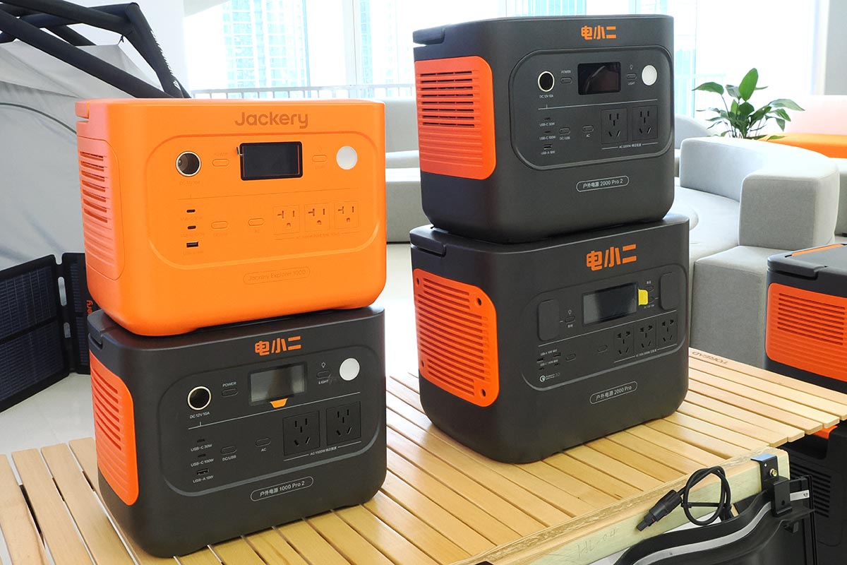 初めて見たオレンジ色の筐体も。こちらはデモ機で実際の製品ではなく、販売はしていないとのこと