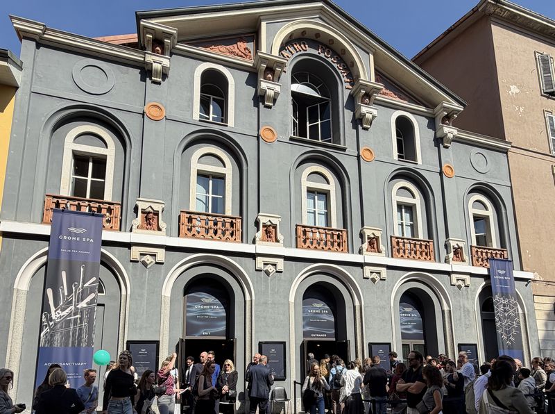 ブレラ地区の名門劇場「Piccolo Teatro Studio Melato」で開催されたGROHEの展示「Aqua Sanctuary(水の聖域)」