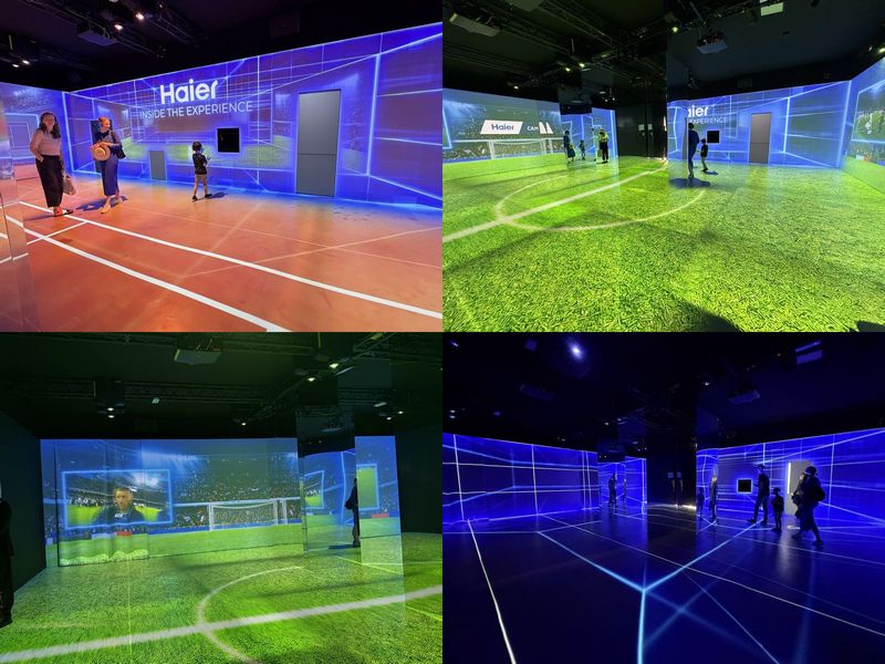 会場内では、サッカー場を思わせるプロジェクションマッピングを展開。光と音に包まれながら自由に歩き回る没入型体験が行なわれていた