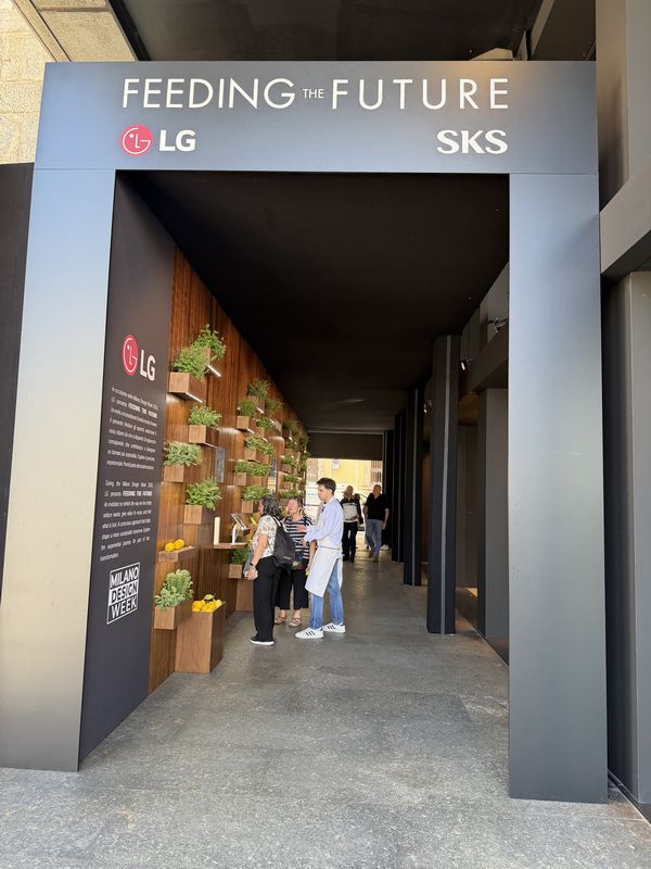 LGは「FEEDING THE FUTURE」をテーマに、ミラノのショールームで体験型展示を開催