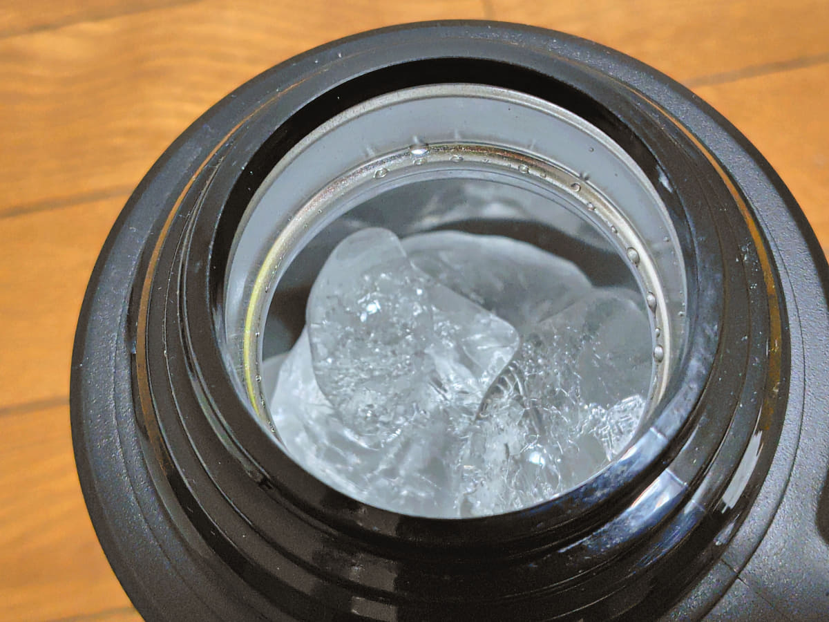 24時間後：入れたときの氷のほとんどが残っていた