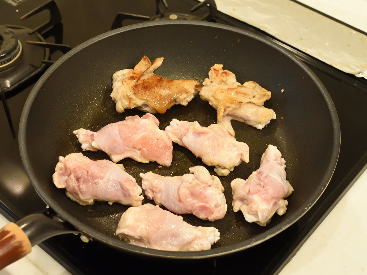 裏返して蒸し焼きにします