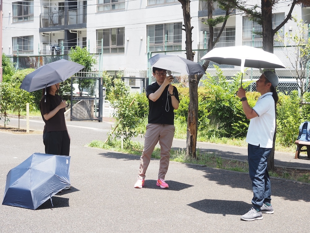 日向で検証する編集部員