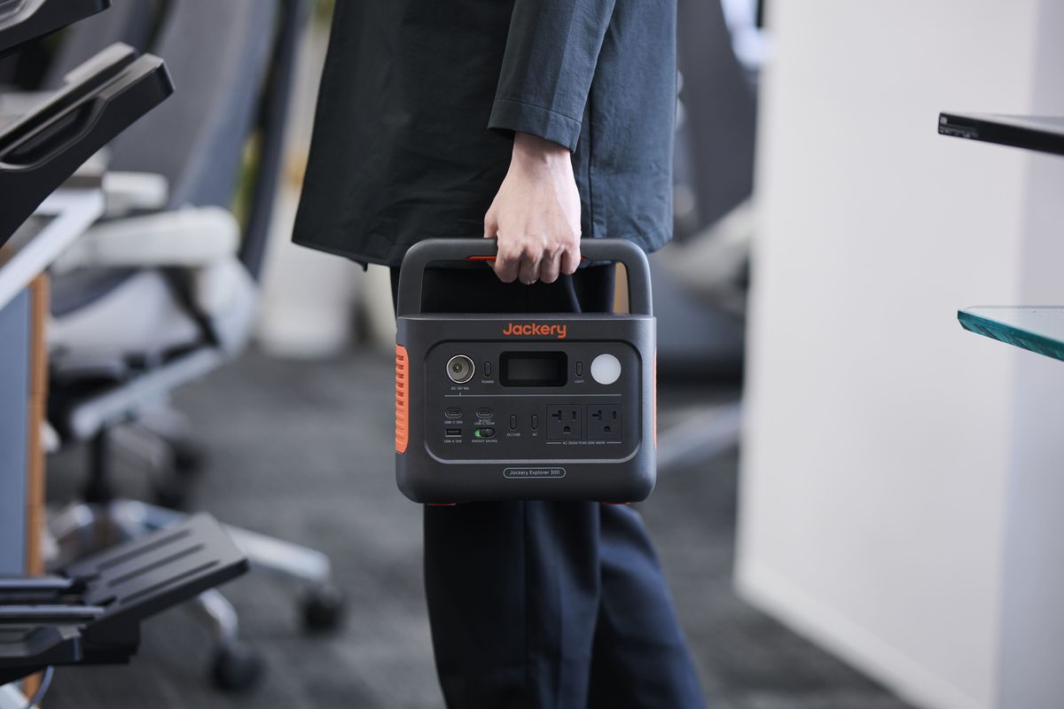 「Jackery ポータブル電源 300 New」