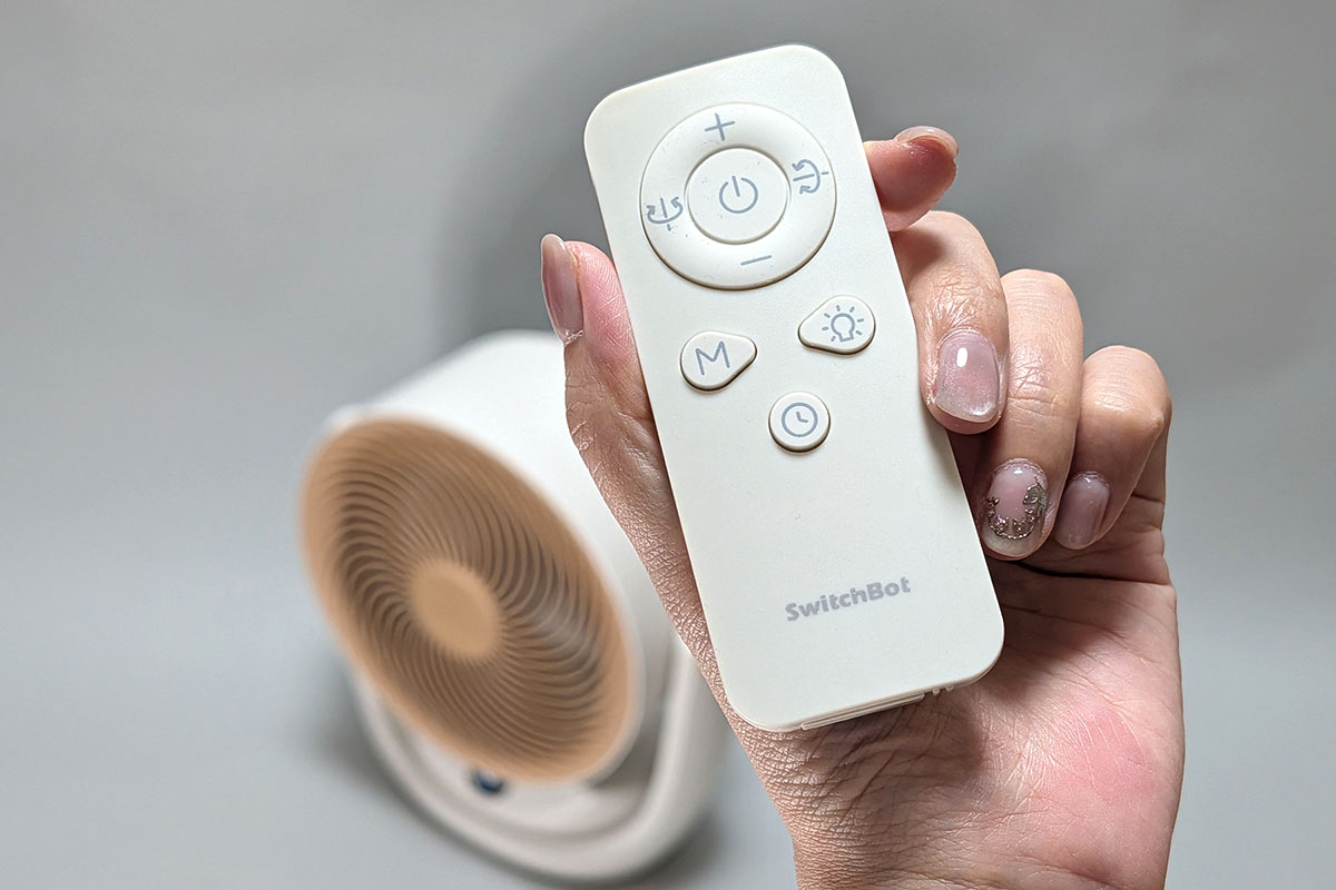 リモコンも付属しているので、スマホ連携しなくても「多機能サーキュレーター」として便利に使えます