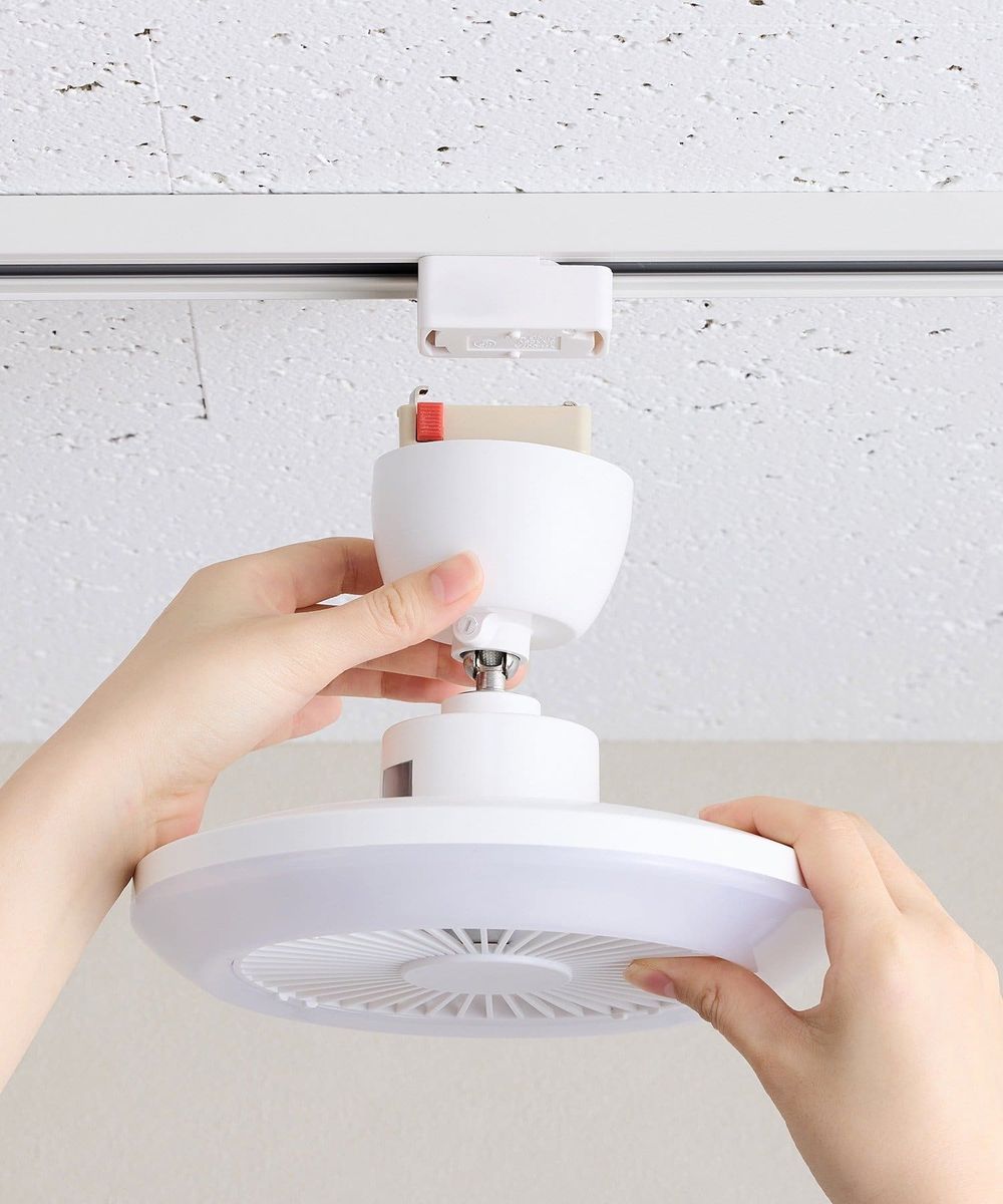 天井照明用の引掛器具へ取り付けられる