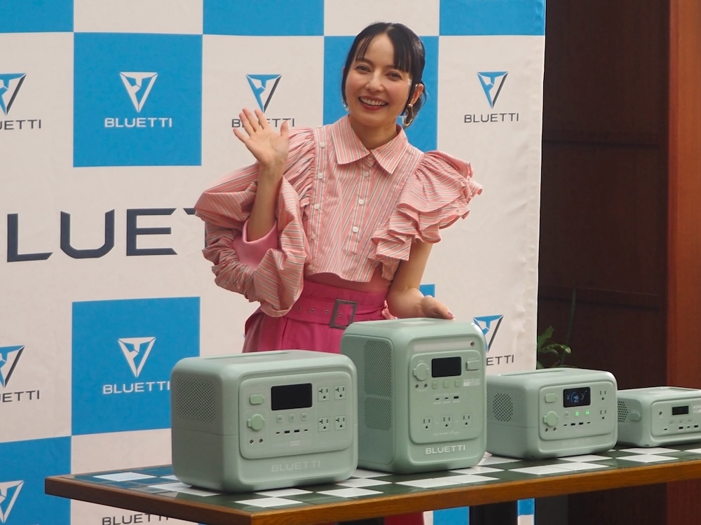 登壇したベッキーさん