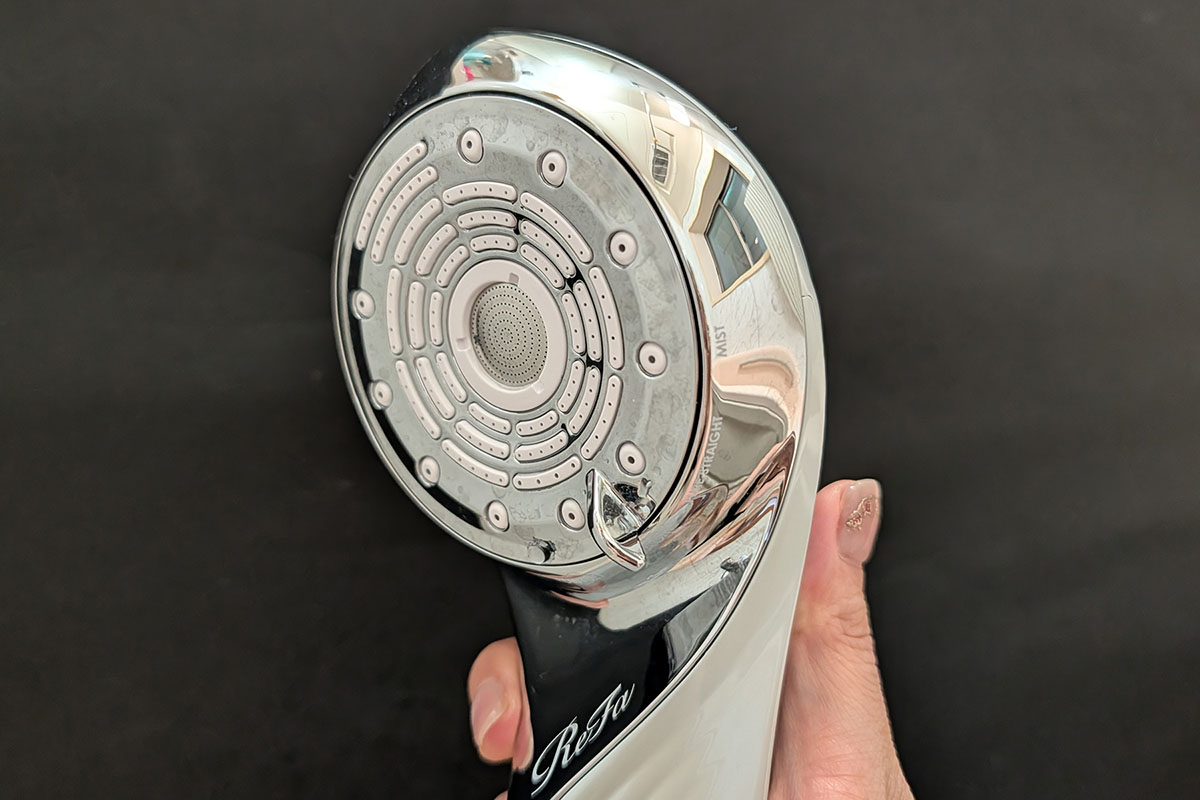 散水板下側にあるのがモード切り替え用のレバー。上位モデルにはダイヤル式があるのですが、そちらのほうが操作性は格段によさそう