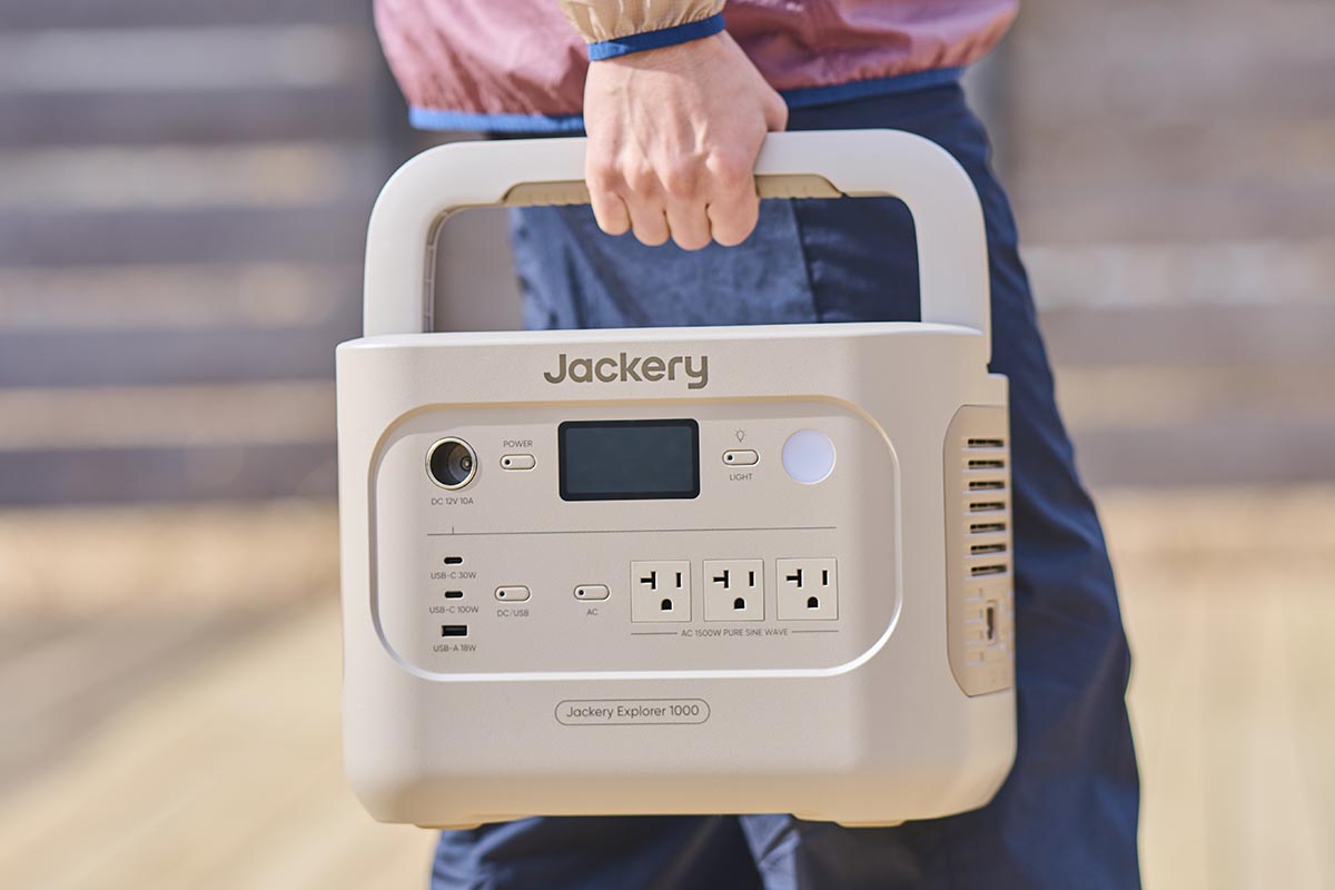Jackery ポータブル電源 1000 New。写真はサンドゴールドモデル