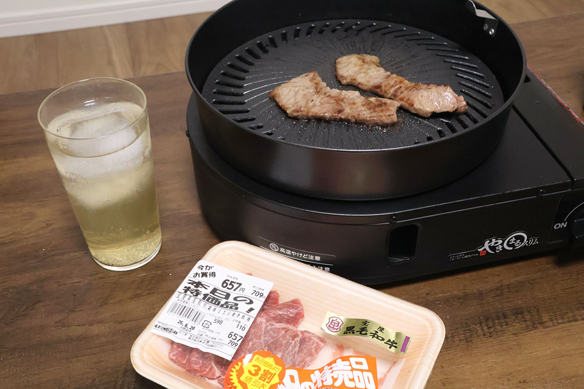 3割引きで買ってきた少し高めの肉をつまみにお酒を飲むというスタイルも贅沢で満足感が高い