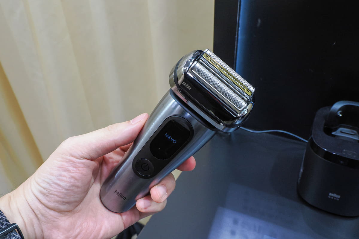 ブラウンから約12年ぶりの新ラインとなる電動シェーバー「ブラウン NEVO シルクシェーバー」