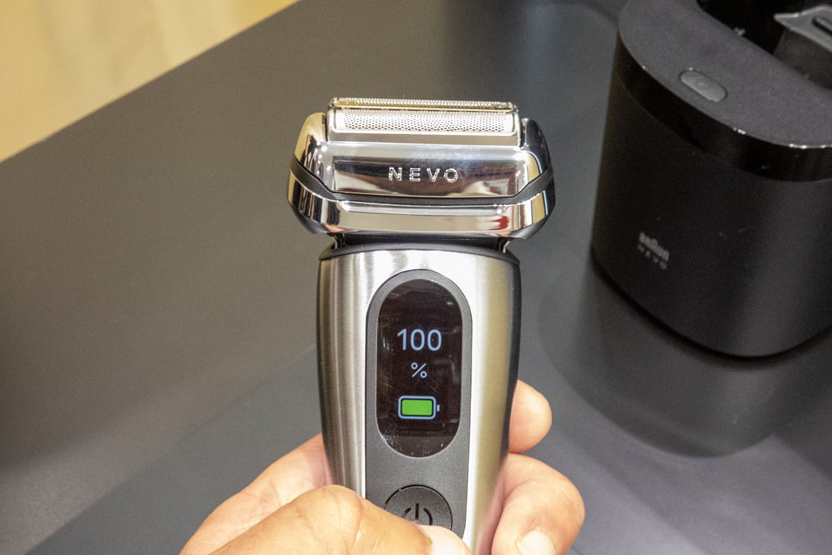 本体前面に設置される「スマートディスプレイ」