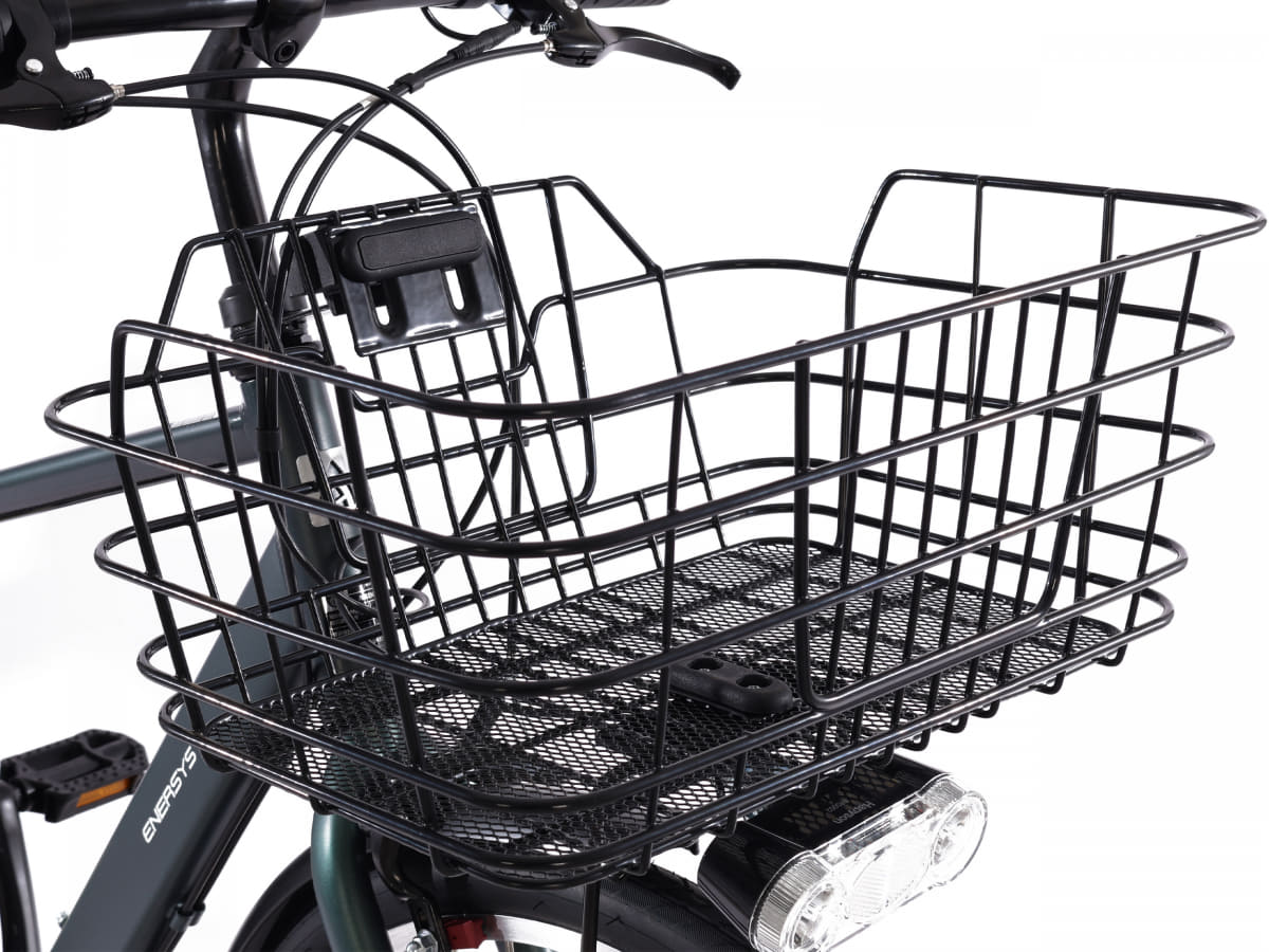 フロントに多くの荷物を積載できる大型バスケットを標準装備