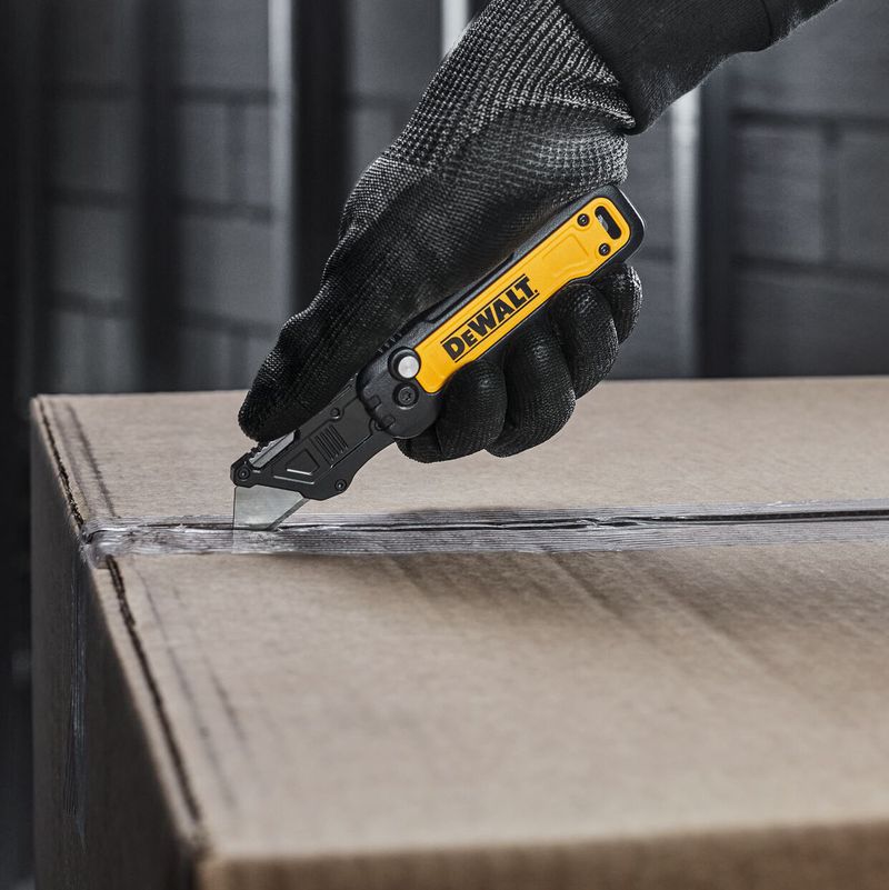 ツールブランドDEWALT(デウォルト)から、ナイフシリーズが登場
